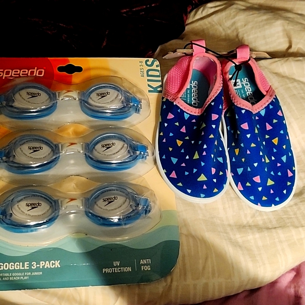 Water shoes medium for babygirl with pack of three googles all from speedos
